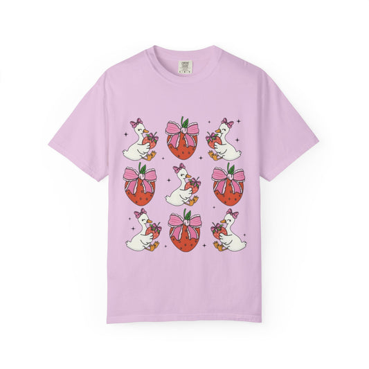 Strawberry Goose Pattern T-Shirt — Cute Cartoon Birds & Bows Tee